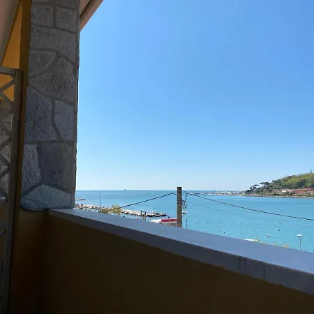 Maison Del Magra ホテル アメーリア