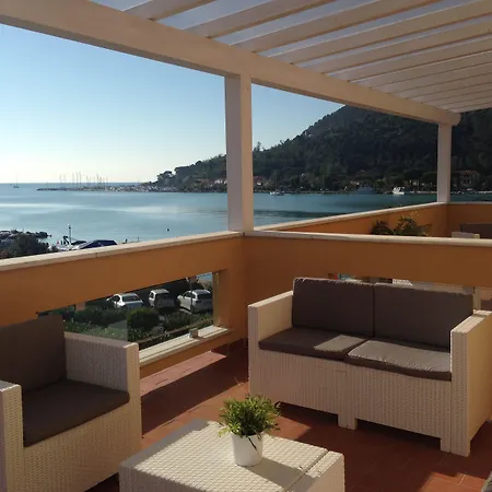 Maison Del Magra アメーリア