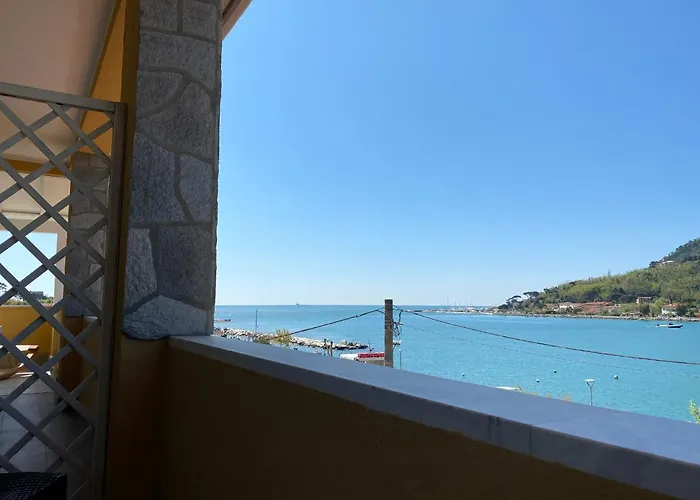 Maison Del Magra فندق أَميليا